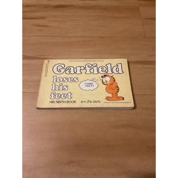 Garfield Loses His Feet By Jim Davis Paperback Book - Picture 1 of 3
